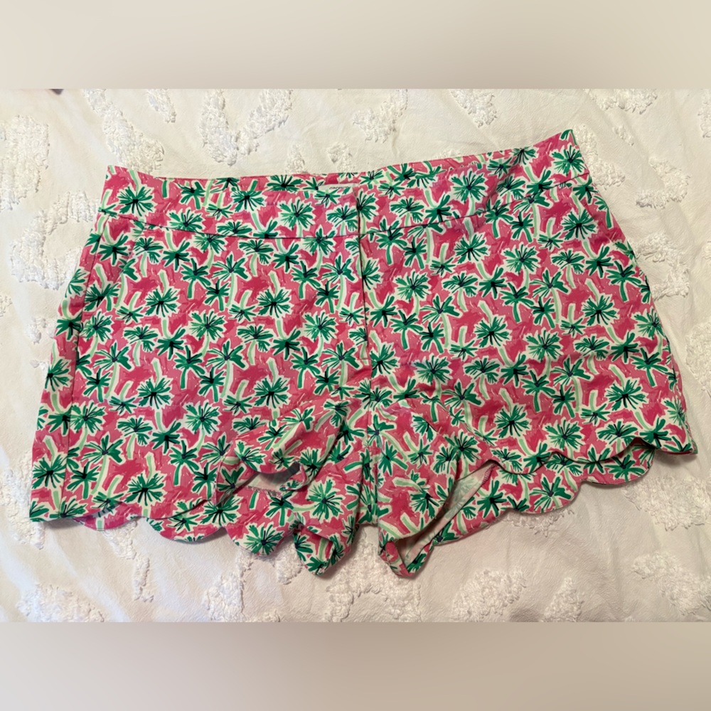 Crown & Ivy Shelby Scalloped Shorts